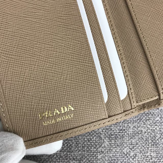 prada錢包 普拉達2020專櫃爆款 1MH840 Prada女士短款翻蓋錢夾 方塊蝴蝶結 Prada短錢包  pyd2344